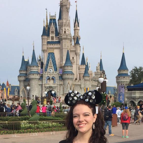 Meet your Posher, Lacey - Picture 1 of 1